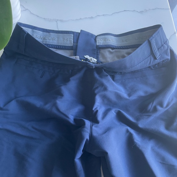 Under Armour GOLF solid navy blue shorts 34 - Picture 2 of 2